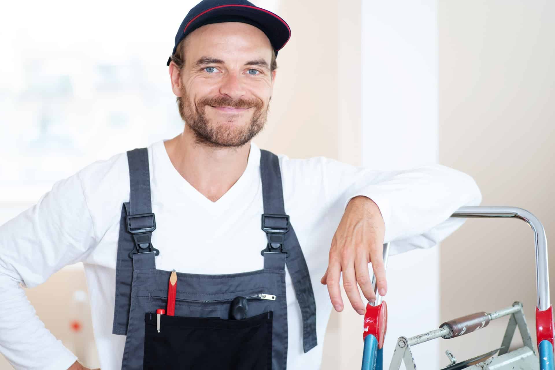 Porträt eines freundlichen Handwerkers | Schlosserei Freiburg